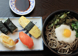 ひやし山かけそば定食（お寿司付き）【夏季限定】
